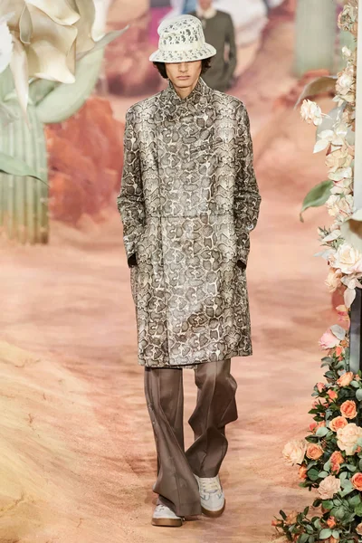 Look 38